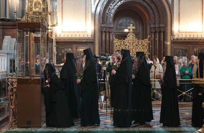 Всенощное бдение состоялось в кафедральном соборном храме Христа Спасителя 10 фото