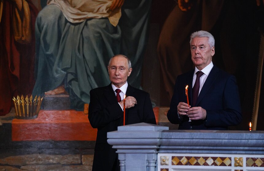 Божественную литургию провели в храме Христа Спасителя в Светлую Пасхальную ночь 35 фото