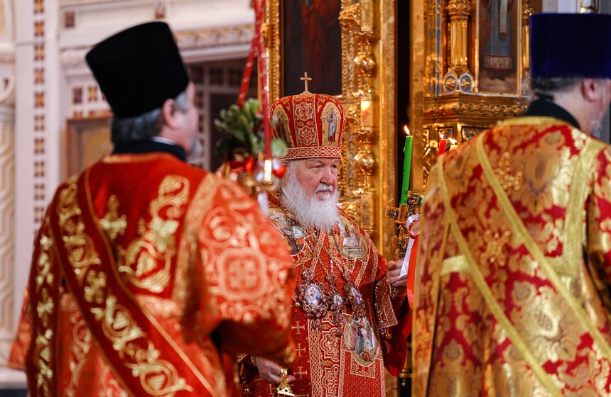 Божественную литургию провели в храме Христа Спасителя в Светлую Пасхальную ночь 48 фото
