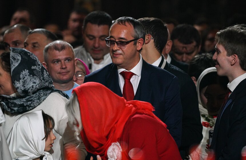 Божественную литургию провели в храме Христа Спасителя в Светлую Пасхальную ночь 9 фото