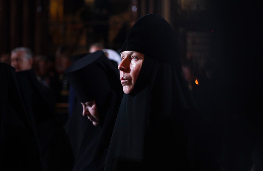 Божественную литургию провели в храме Христа Спасителя в Светлую Пасхальную ночь 46 фото