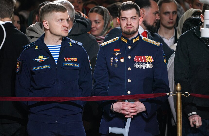 Божественную литургию провели в храме Христа Спасителя в Светлую Пасхальную ночь 11 фото