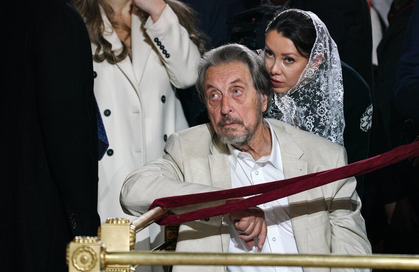 Божественную литургию провели в храме Христа Спасителя в Светлую Пасхальную ночь 7 фото