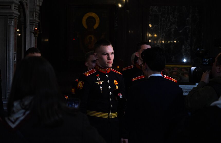 Божественную литургию провели в храме Христа Спасителя в Светлую Пасхальную ночь 4 фото