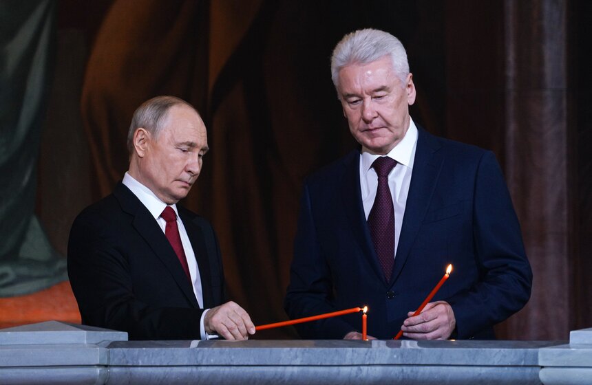 Божественную литургию провели в храме Христа Спасителя в Светлую Пасхальную ночь 20 фото