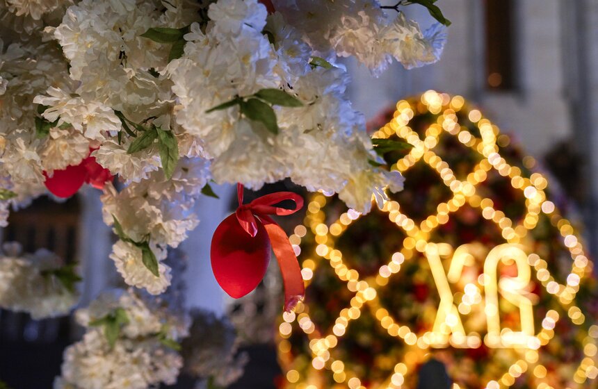 Божественную литургию провели в храме Христа Спасителя в Светлую Пасхальную ночь 50 фото