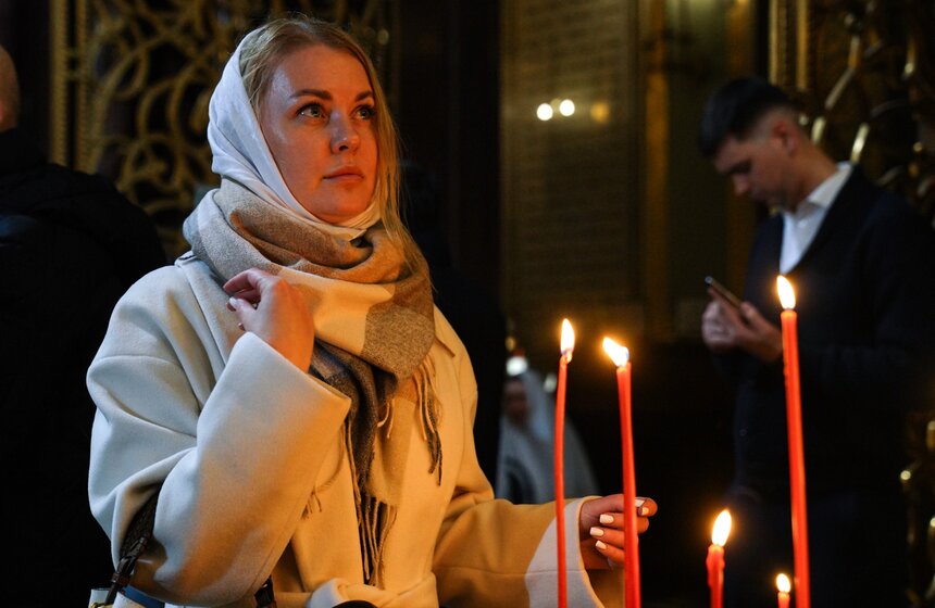 Божественную литургию провели в храме Христа Спасителя в Светлую Пасхальную ночь 8 фото