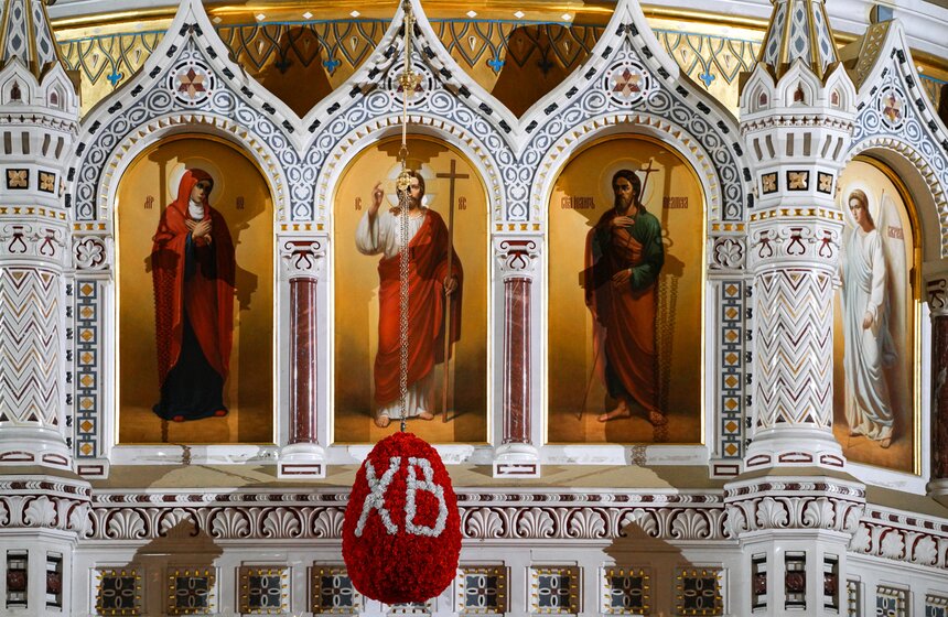 Божественную литургию провели в храме Христа Спасителя в Светлую Пасхальную ночь 2 фото