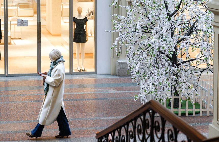 ГУМ украсили сакурой к весеннему сезону 14 фото