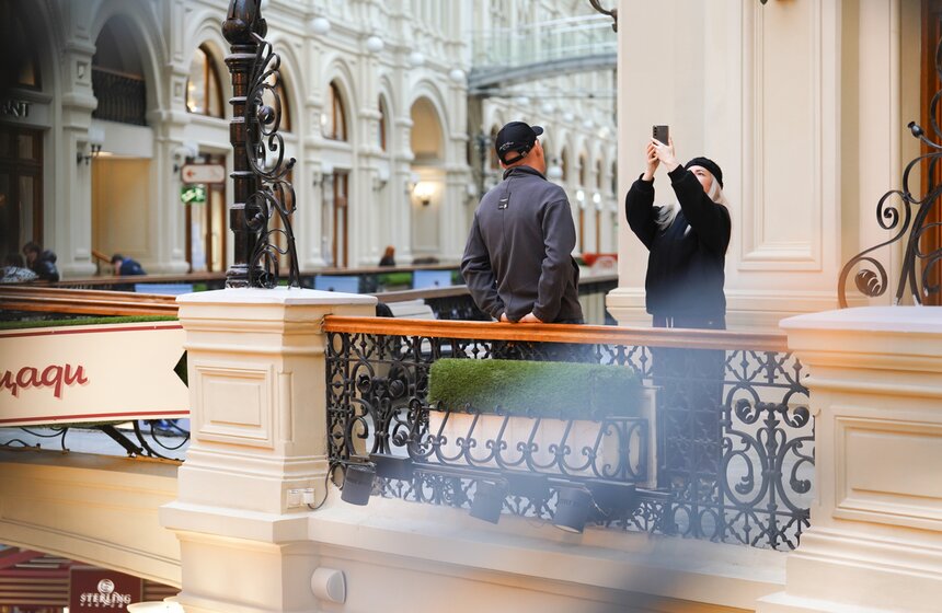 ГУМ украсили сакурой к весеннему сезону 22 фото