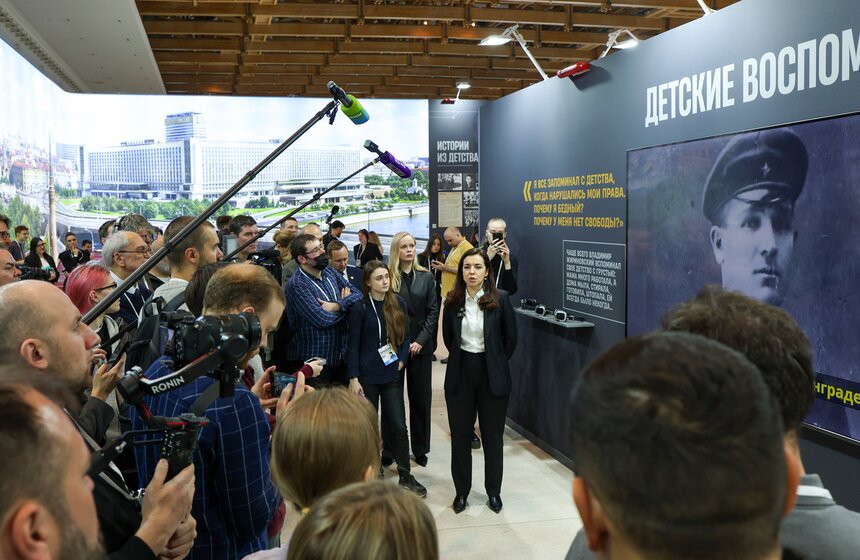 Выставка "Жириновский. Продолжение. ЛДПР" открылась в Москве 2 фото