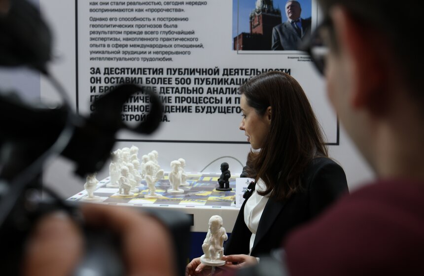 Выставка "Жириновский. Продолжение. ЛДПР" открылась в Москве 23 фото