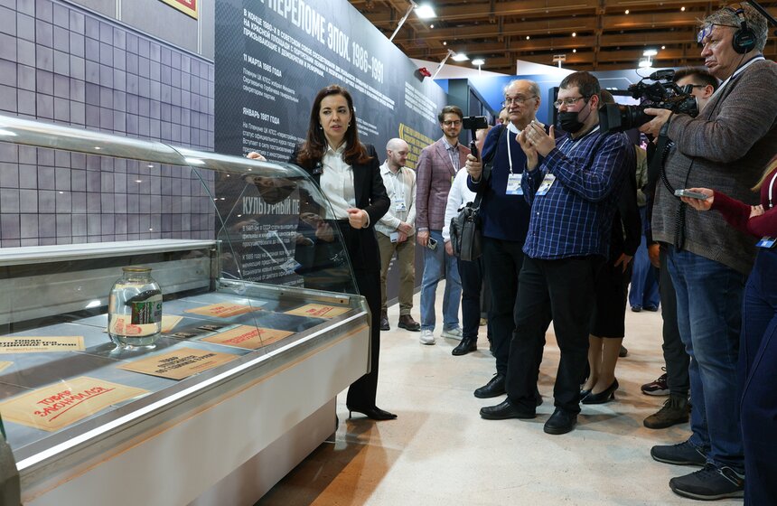 Выставка "Жириновский. Продолжение. ЛДПР" открылась в Москве 16 фото