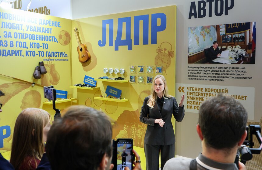 Выставка "Жириновский. Продолжение. ЛДПР" открылась в Москве 26 фото