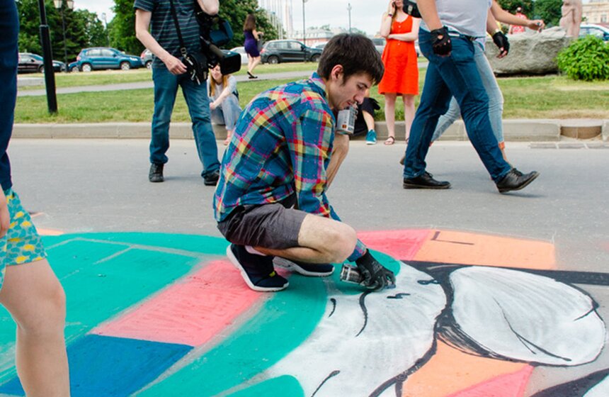 В Москве перед фестивалем "Не проспи!" прошел конкурс стрит-арта 8 фото