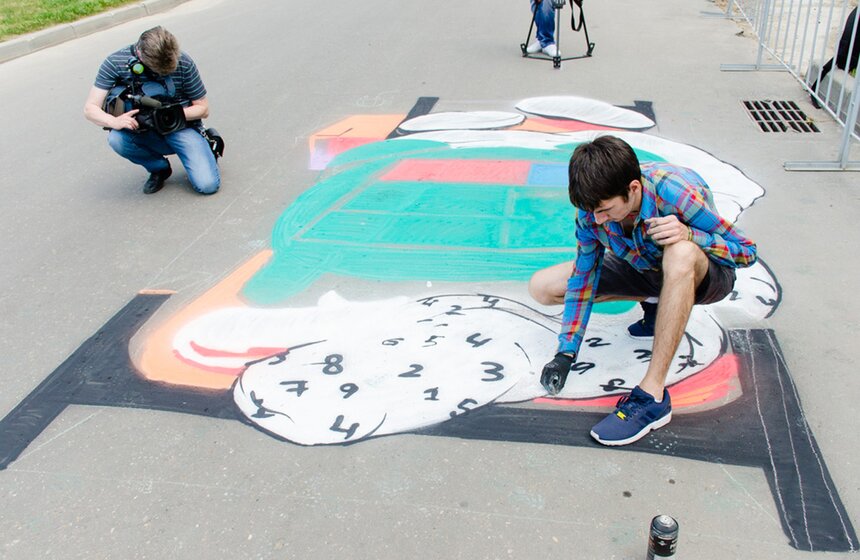 В Москве перед фестивалем "Не проспи!" прошел конкурс стрит-арта 7 фото