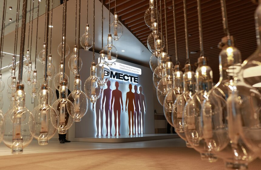 Выставка современного искусства "ВМЕСТЕ" открылась в Москве 1 фото