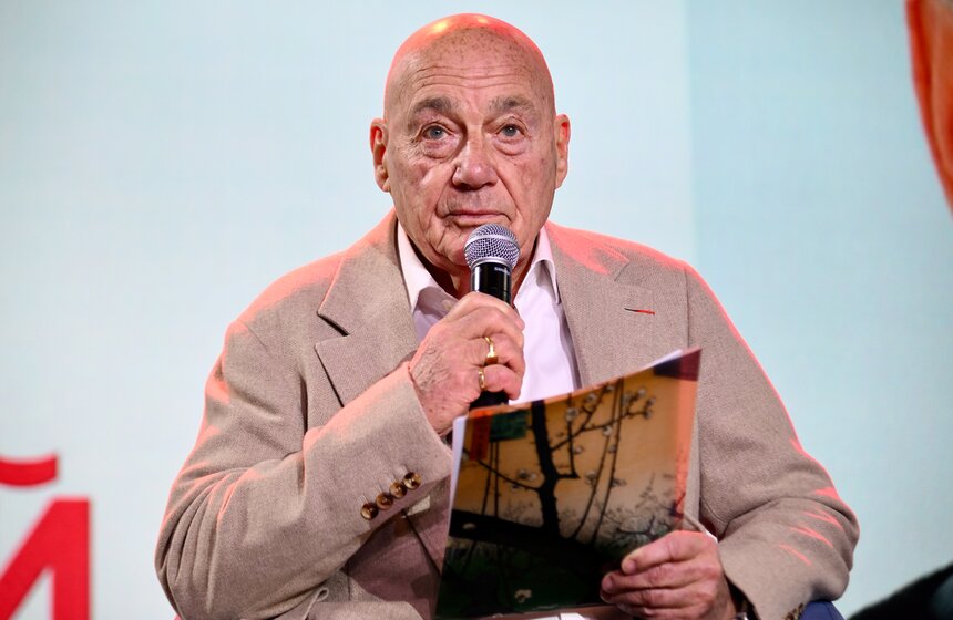 "Тотальный диктант" под диктовку Владимира Познера состоялся в Москве 8 фото