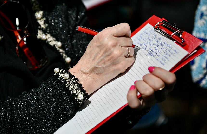 "Тотальный диктант" под диктовку Владимира Познера состоялся в Москве 24 фото