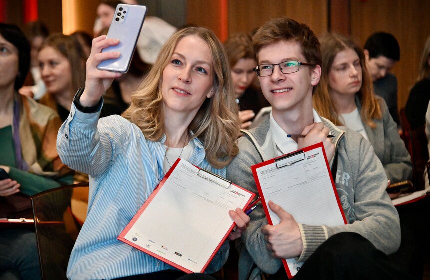 "Тотальный диктант" под диктовку Владимира Познера состоялся в Москве 3 фото