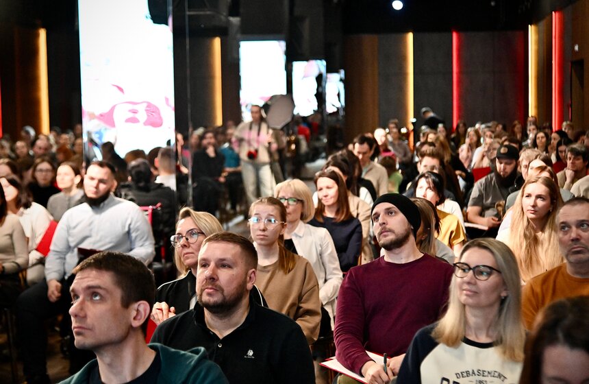 "Тотальный диктант" под диктовку Владимира Познера состоялся в Москве 10 фото