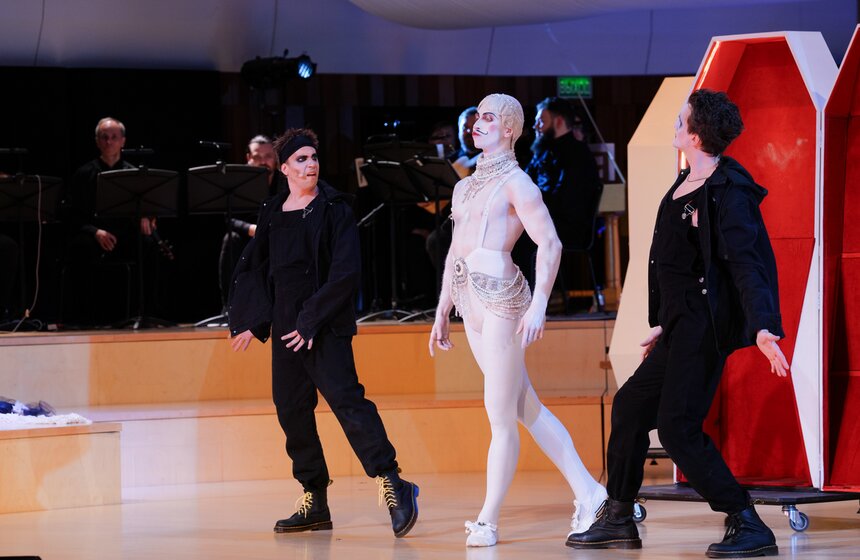 Премьера спектакля "Страшные сказки. Мистерия барокко" состоялась в зале "Зарядье" 13 фото