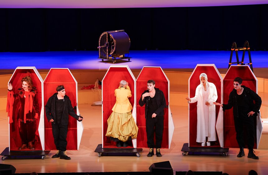 Премьера спектакля "Страшные сказки. Мистерия барокко" состоялась в зале "Зарядье" 21 фото