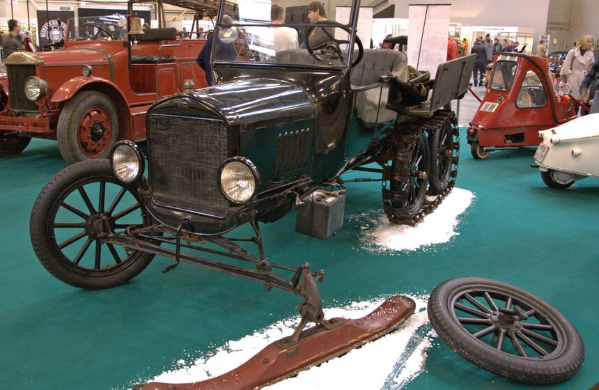В Москве прошла выставка автомобилей "Олдтаймер-галерея" 7 фото