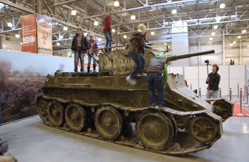 В Москве прошла выставка автомобилей "Олдтаймер-галерея" 6 фото