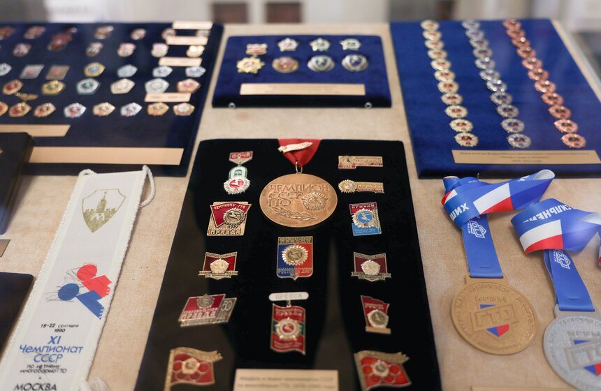 Выставка "История отечественных спортивных наград" открылась в Госдуме 4 фото