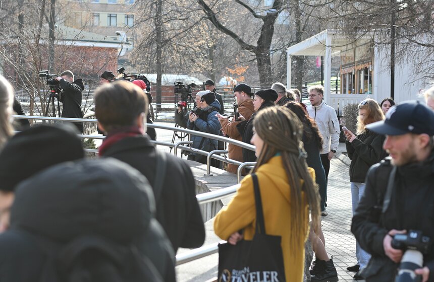 Медведи вышли из спячки в Московском зоопарке 6 фото