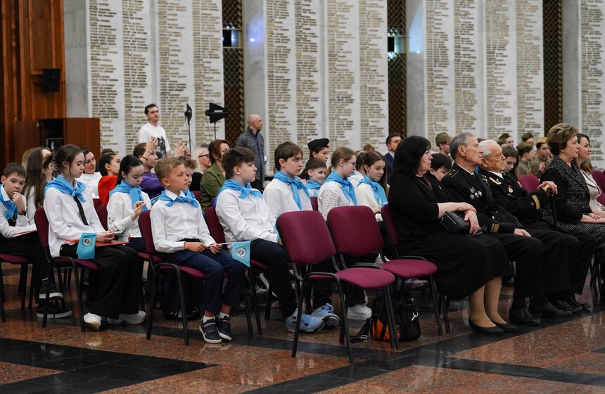 Выставка "Документальная летопись подвига" открылась в Музее Победы 8 фото