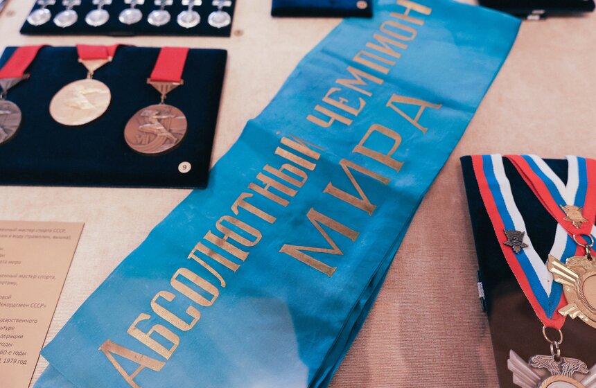 Выставка "История отечественных спортивных наград" открылась в Госдуме 17 фото