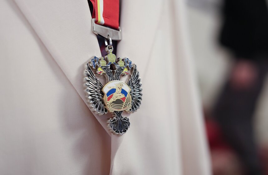 Выставка "История отечественных спортивных наград" открылась в Госдуме 19 фото