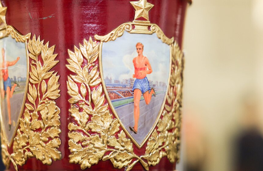 Выставка "История отечественных спортивных наград" открылась в Госдуме 10 фото