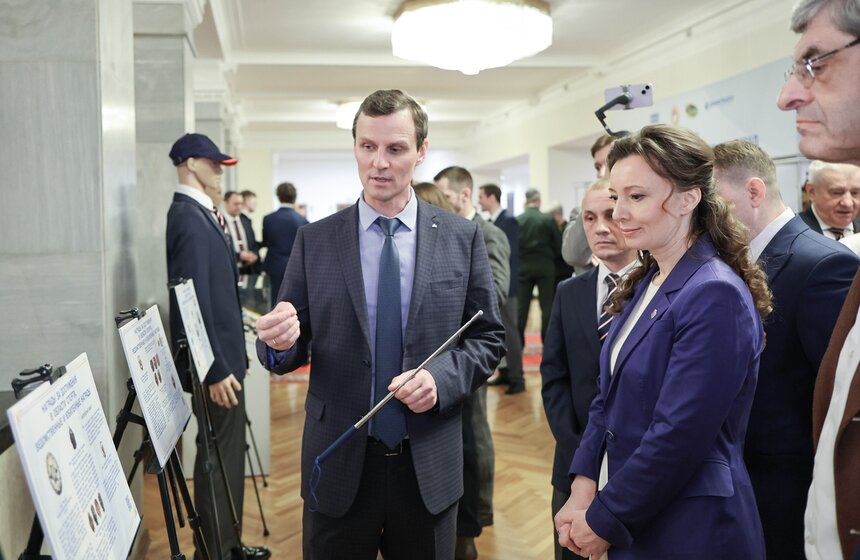 Выставка "История отечественных спортивных наград" открылась в Госдуме 16 фото