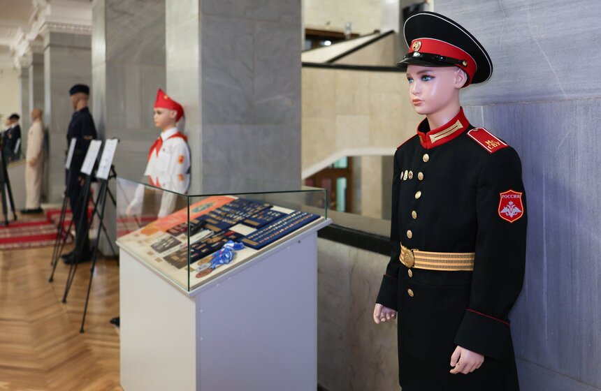 Выставка "История отечественных спортивных наград" открылась в Госдуме 21 фото