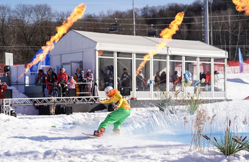 Спортивный карнавал для горнолыжников и сноубордистов состоялся на Воробьевых горах 29 фото