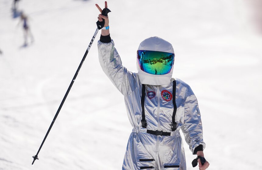 Спортивный карнавал для горнолыжников и сноубордистов состоялся на Воробьевых горах 17 фото