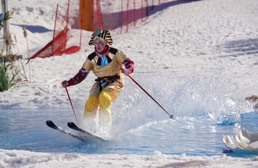 Спортивный карнавал для горнолыжников и сноубордистов состоялся на Воробьевых горах 28 фото