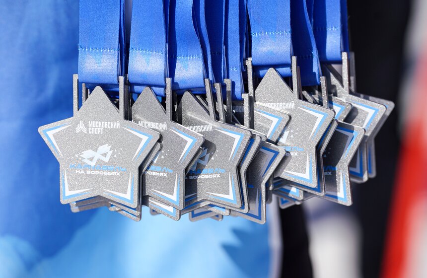 Спортивный карнавал для горнолыжников и сноубордистов состоялся на Воробьевых горах 4 фото