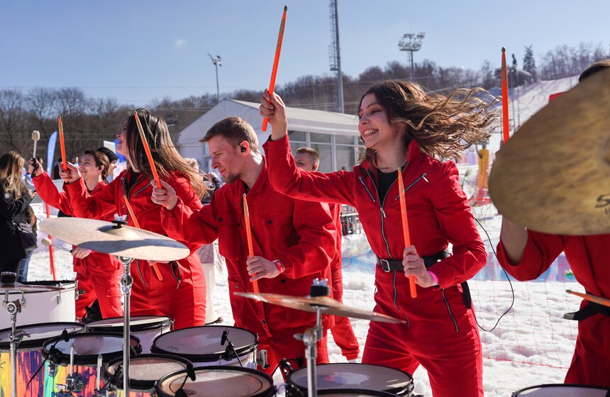 Спортивный карнавал для горнолыжников и сноубордистов состоялся на Воробьевых горах 15 фото