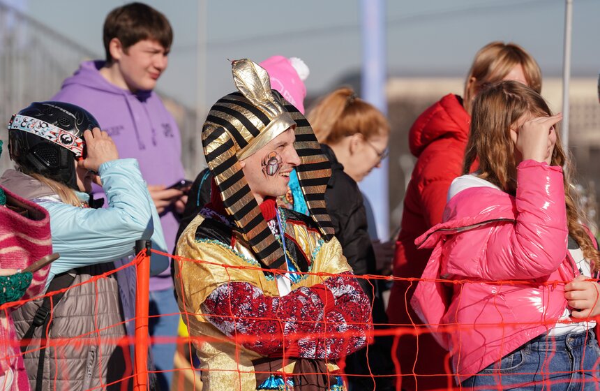 Спортивный карнавал для горнолыжников и сноубордистов состоялся на Воробьевых горах 21 фото