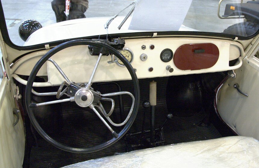 В Москве прошла выставка автомобилей "Олдтаймер-галерея" 26 фото
