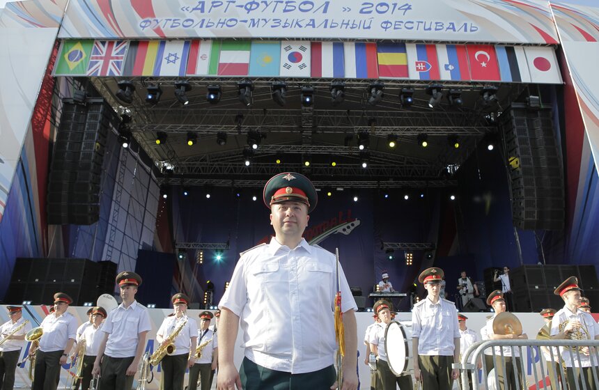 На стадионе "Локомотив" проходит фестиваль "Арт-футбол" 3 фото