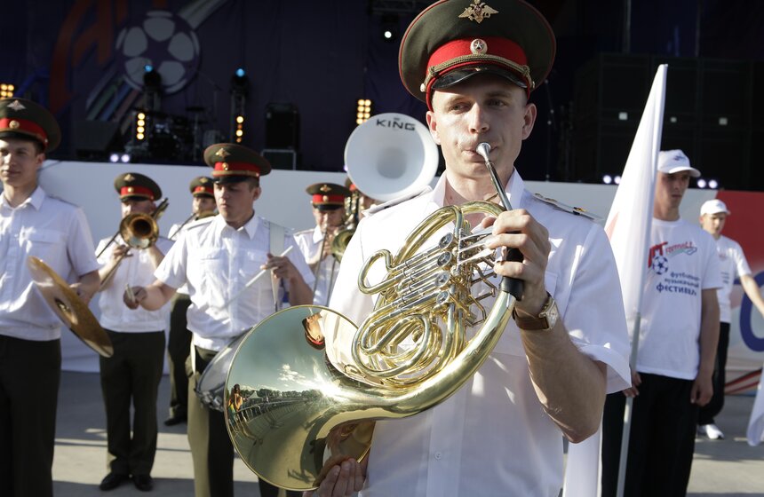 На стадионе "Локомотив" проходит фестиваль "Арт-футбол" 7 фото
