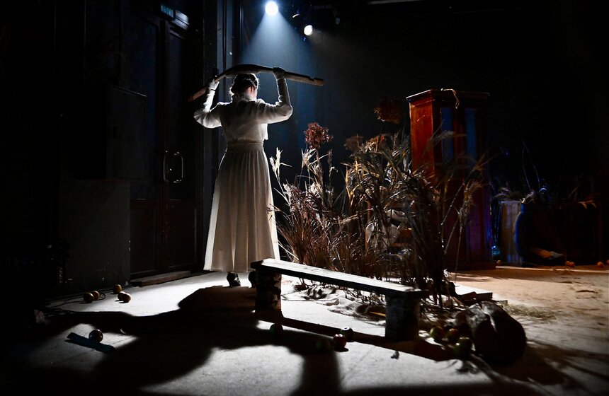 Премьера спектакля "Корова" состоялась в Театре на Таганке 21 фото