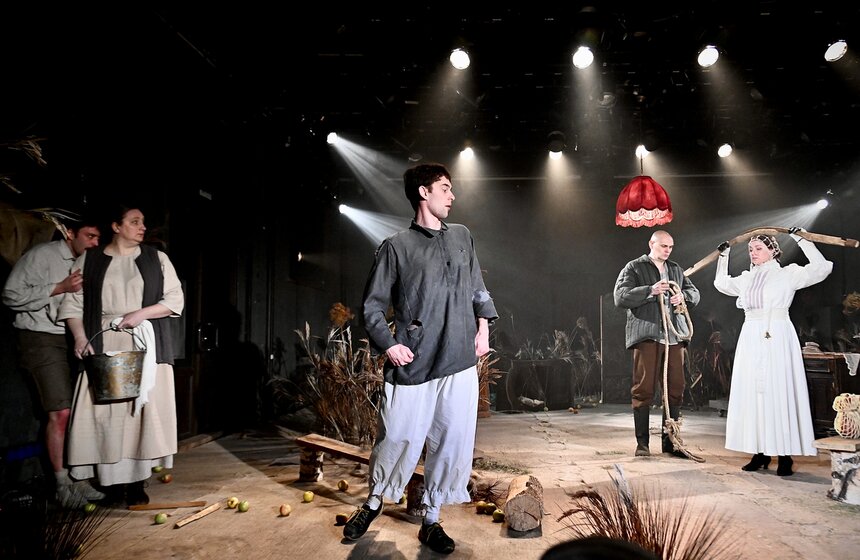 Премьера спектакля "Корова" состоялась в Театре на Таганке 7 фото