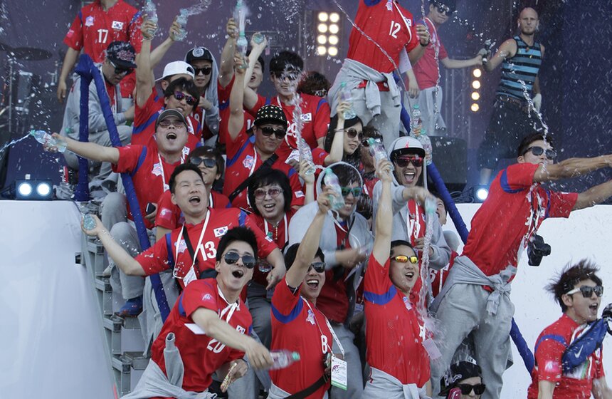 На стадионе "Локомотив" проходит фестиваль "Арт-футбол" 20 фото