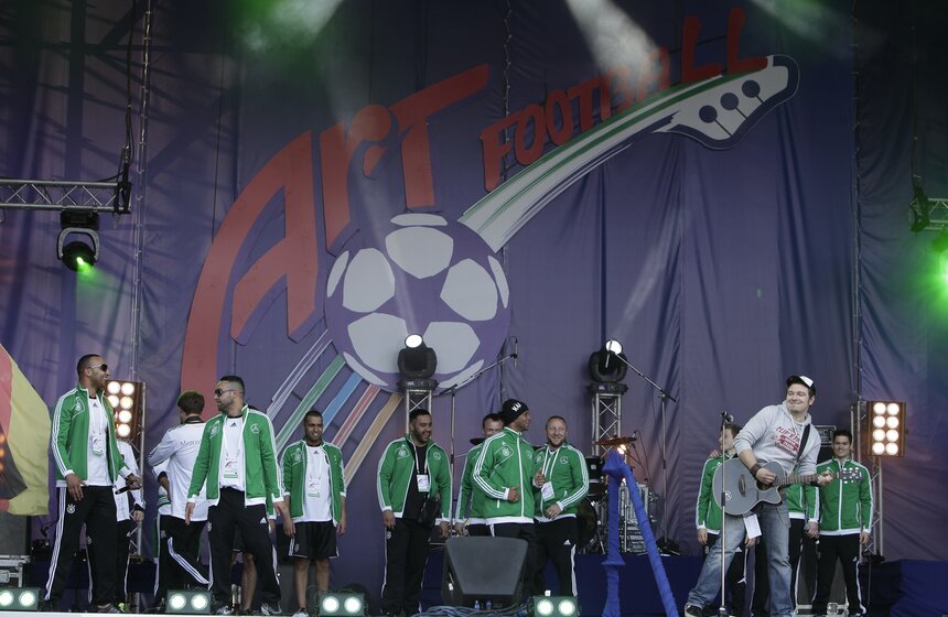 На стадионе "Локомотив" проходит фестиваль "Арт-футбол" 16 фото